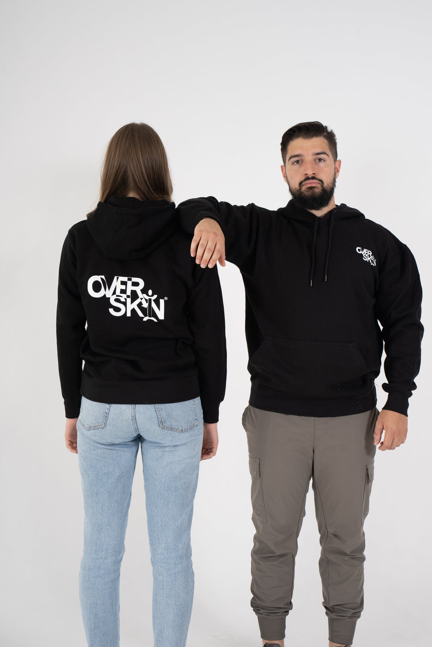 SWEAT À CAPUCHE NOIR AVEC LOGO BLANC