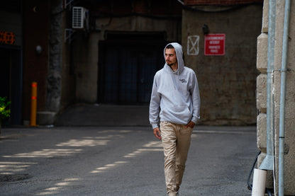 SWEAT À CAPUCHE GRIS CHINÉ AVEC LOGO NOIR